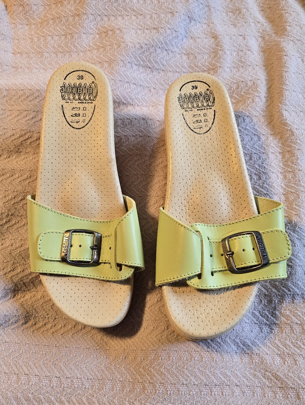NWOT J. Rubio Spring Slide Sandals Lime Green